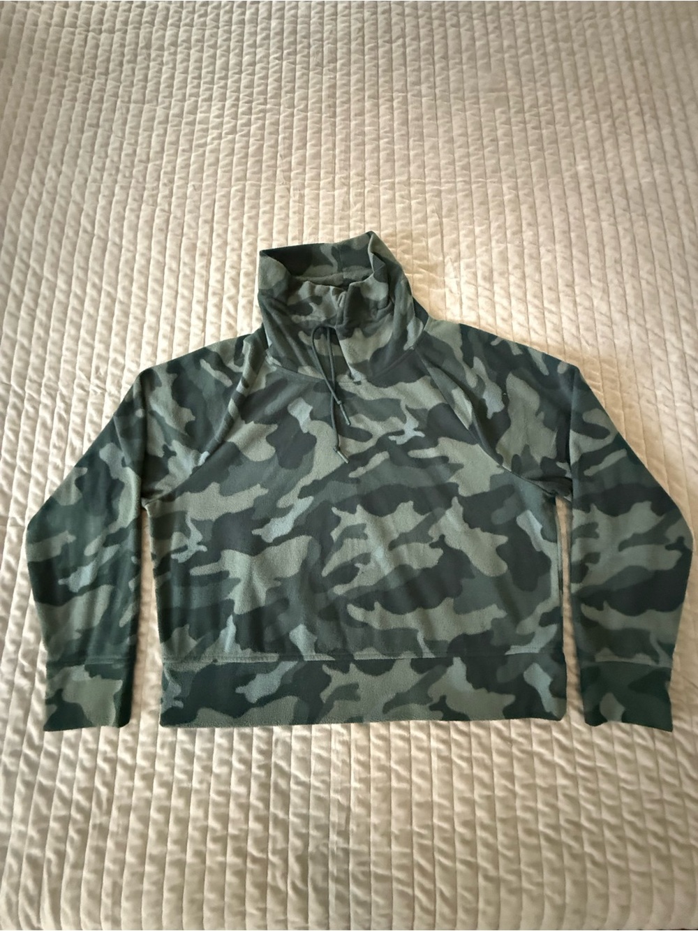 Old Navy Active Women's Green Camo Funnel Neck Sweatshirt – Size L - Picture 2 of 8